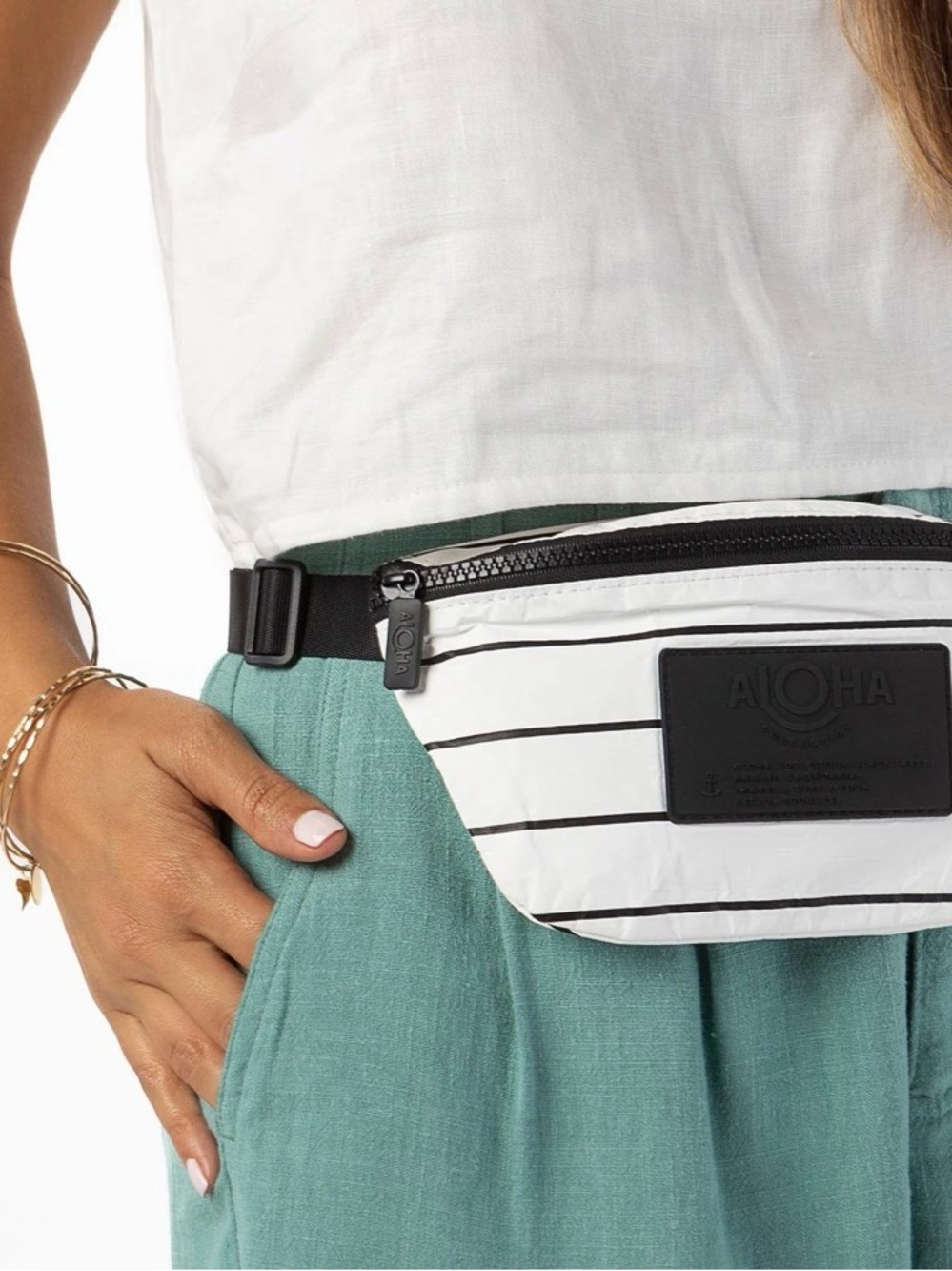 ALOHA Collection White and Black Mini Hip Nag - Picture 2 of 4